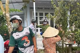 Hai vợ chồng cùng con gái đang mang thai tử vong trong nhà ở miền Tây 