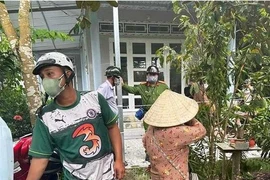 Hai vợ chồng cùng con gái đang mang thai tử vong trong nhà ở miền Tây 