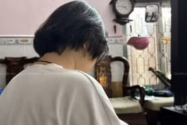 Người mẹ bán 'cái ngàn vàng' của con gái ruột mới 14 tuổi cho người quen