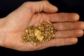 Giá vàng hôm nay: Vàng trong nước lại giảm, vàng thế giới tăng