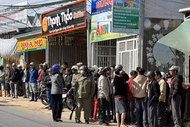 Người phụ nữ châm lửa thiêu sống người tình, rồi uống thuốc sâu tự tử