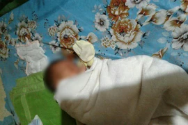 Mẹ cùng người tình bạo hành bé trai 3 tháng tuổi gãy đùi, gãy tay rồi tử vong