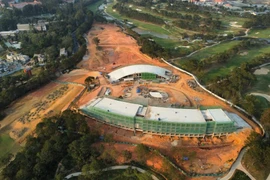 Công trình vi phạm xây dựng tại sân Đồi Cù vì sao chưa tháo dỡ? 