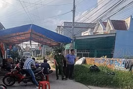 Đang chở xác đi hỏa táng, công an yêu cầu mở nắp quan tài khám nghiệm tử thi 