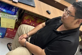 Thanh niên gọi gái bán dâm tới khách sạn vui vẻ rồi quay clip tống tiền, tình