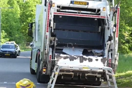 Vì ngủ quên ở thùng rác, người đàn ông bị nghiền chết trong xe rác