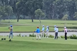 Giám đốc Sở ở Bắc Ninh đi chơi golf trong giờ làm 
