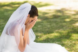 Người phụ nữ đám cưới với 3 người đàn ông khác dù đã có chồng