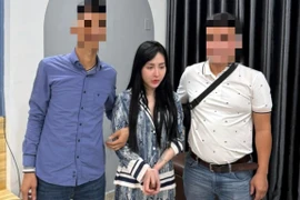 Cô gái xinh đẹp 'ngủ ngày chơi đêm' để trốn công an 