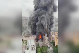 Cháy lớn tại tòa nhà 14 tầng ít nhất 16 người thiệt mạng