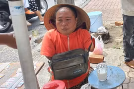 Thương cảm người phụ nữ không tay chân bị lừa tráo 840 tờ vé số