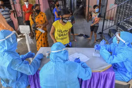 COVID-19 hôm nay 19/5: TP HCM xét nghiệm 6.000 người ở Thủ Đức