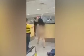 Clip nữ hành khách người Việt khỏa thân ở sân bay Philippines