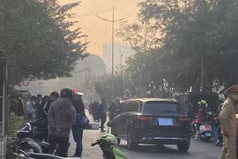 Người đi bộ tử vong sau va chạm với ô tô Mercedes tại Hà Nội