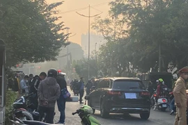 Người đi bộ tử vong sau va chạm với ô tô Mercedes tại Hà Nội