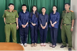 Nhà hàng cho nhân viên nam múa thoát y phục vụ quý bà giữa Sài Gòn 