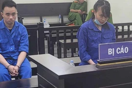 Vợ chồng bảo mẫu dùng băng dính bịt miệng bé gái hơn 1 tuổi suýt mất mạng