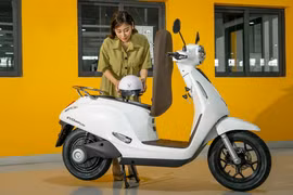 VinFast tặng quà Valentine cho khách hàng mua xe máy điện