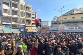 1.000 người chờ giật 'cô hồn' trước nhà thuốc ở TP HCM 