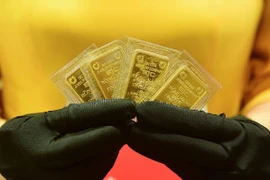 Giá vàng hôm nay: Bất ngờ giảm mạnh