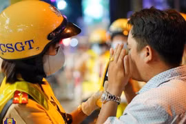 Cán bộ Cục Thuế Hải Dương lái xe khi có nồng độ cồn kịch khung 