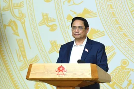 Thủ tướng: Nghiên cứu giảm cán bộ, công chức cấp tỉnh, huyện để tăng cường cơ sở