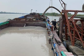 Hải Dương: Khai thác cát trái phép, 6 người bị phạt hơn 2,2 tỷ