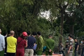 Hải Dương: Phát hiện thi thể cô gái trẻ đang phân hủy trong bụi tre
