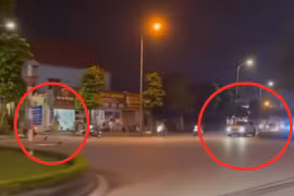 Tài xế lùi xe tránh chốt kiểm tra nồng độ cồn có 4 lỗi vi phạm