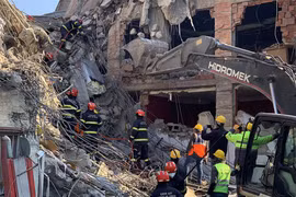 Đội cứu hộ Việt Nam phối hợp giải cứu bé 14 tuổi trong động đất Thổ Nhĩ Kỳ