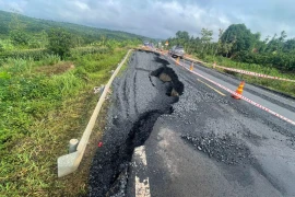 Nguyên nhân đường 500 tỷ ở Đắk Lắk bị nứt, sụt lún?