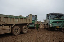 Hưng Yên: Bắt quả tang khai thác đất trái phép lúc giữa đêm