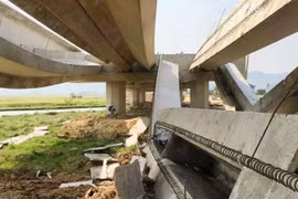 Sập loạt dầm cầu cao tốc Bắc Nam: Hơn 1 tháng mới được biết đến