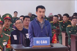 Phan Quốc Việt cùng 4 cựu sĩ quan Học viện Quân y hầu tòa vụ Việt Á