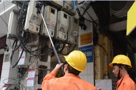 EVN Hà Nội đổi lịch chốt số điện, người tiêu dùng thiệt hại hay lợi?