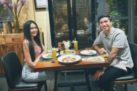 Khoảnh khắc lãng mạn của Đoàn Văn Hậu - Doãn Hải My trong ngày đặc biệt