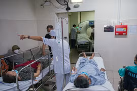 Ai chịu trách nhiệm BV Chợ Rẫy, Việt Đức, Bạch Mai “cạn” vật tư y tế…?