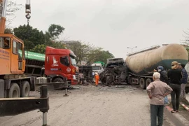 Tai nạn liên hoàn trên QL5, nữ tài xế thoát chết trong gang tấc