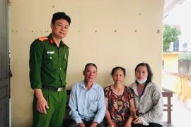 Hải Dương: Công an xã Tân An giúp người phụ nữ sa sút trí tuệ về nhà