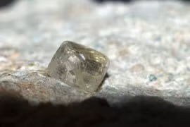  Viên kim cương được tìm thấy ở Nga có niên đại 3,6 tỷ năm