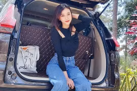 Chuộng phong cách gợi cảm, mỹ nhân khoe body gây sốt báo ngoại