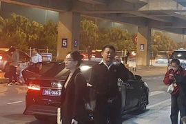 Tin mới vụ xe biển xanh bật còi ưu tiên ở sân bay Vinh