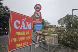 Hà Nội cấm phương tiện qua cầu Long Biên 