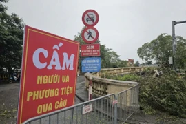 Hà Nội cấm phương tiện qua cầu Long Biên 