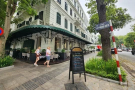 Khi nào Hà Nội thu phí vỉa hè?