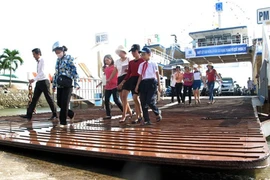 Quảng Ninh dự kiến khôi phục tuyến phà dưới chân cầu Bãi Cháy