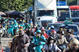 Giao thông Hà Nội “ngạt thở” giờ tan tầm chiều 30/8