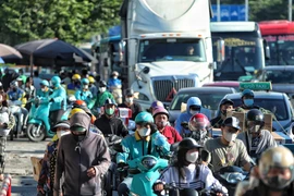 Giao thông Hà Nội “ngạt thở” giờ tan tầm chiều 30/8