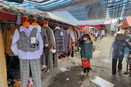 Đi chợ Tết quê ven biển Nam Định để trở về tuổi thơ 