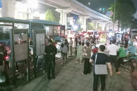 Hoảng hồn tàu đường sắt Cát Linh - Hà Đông đang chạy đột ngột dừng